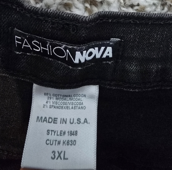 Fashion Nova Black Slim Jeans with Tapered Leg - Picture 2 of 2